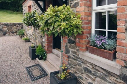 Bay Tree Cottage with countryside view