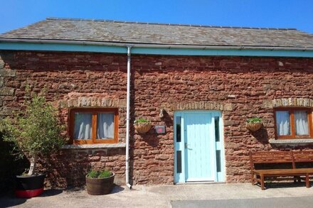 The Stables - Tyn Cellar Barns