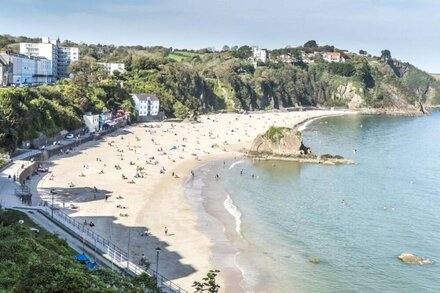 Sea Legs - 2 Bedroom Apartment - Tenby