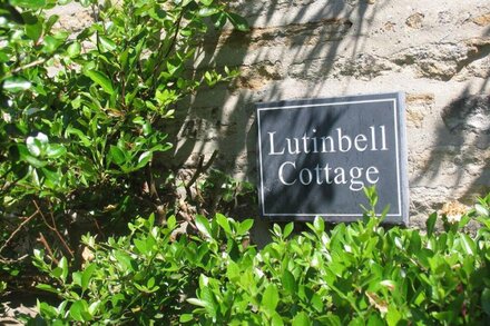 LUTINBELL COTTAGE with direct access to the Leeds Liverpool Canal