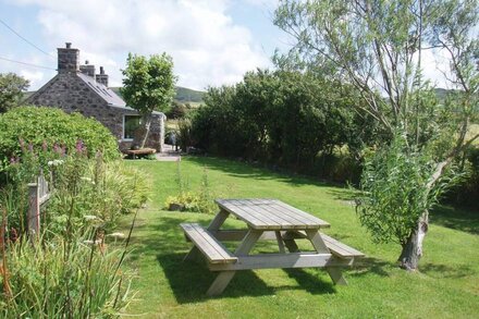 Ty'n Rhyd. Peaceful, Private and Spacious Character Cottage Near Aberdaron