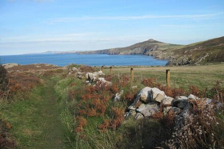 Cosy Cottage. Log Stove, Private Walled Garden, Coastal Walking From The Door.