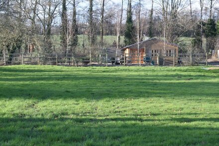 'Bramble Lodge' Littlebourne Canterbury (hot tub)