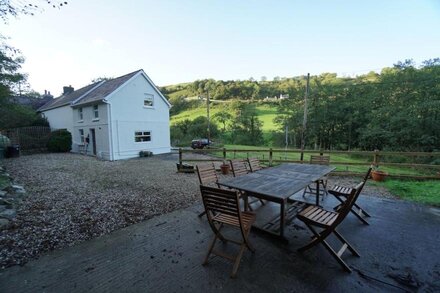 Charming country cottage, near Llandeilo & Carmarthen