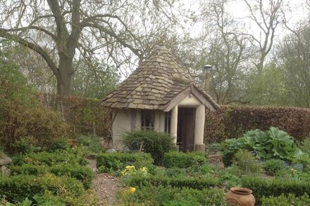 Ebony Cottage is an Escape from the Outside World.