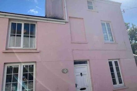 Beautiful Devon Period Cottage 5 min walk to beach