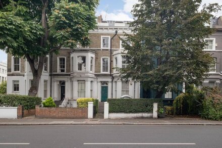 lovely one bedroom with high ceilings in Notting Hill