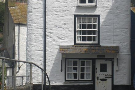 Quaint 2 Bedroom, four person, Former Harbourmaster's Cottage