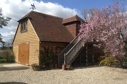 Studio With Uninterrupted Views Of Romney Marsh. Visit Rye Hythe and Canterbury