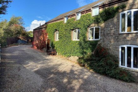 HartHill Grange Bunkhouse - Unique 1850's Rural Country Accommodation