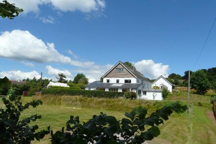 Large Luxury House with Heated Pool, Hot Tub, Cinema close to coast near Shaldon