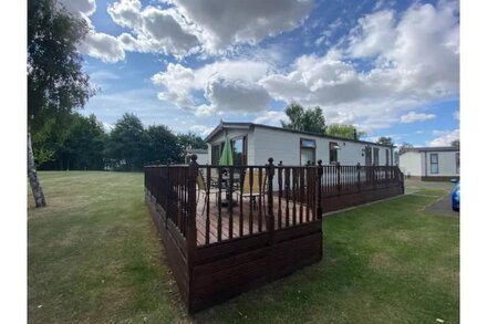 lovely 2 bedroom lodge on a 18 hole golf course