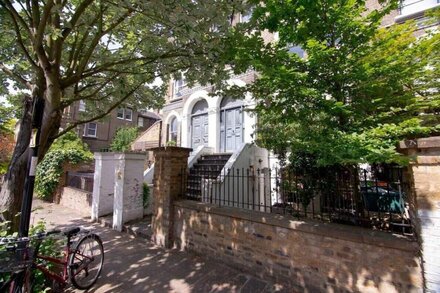 Wonderful 2 Bedroom in Quiet Area near Camden Square