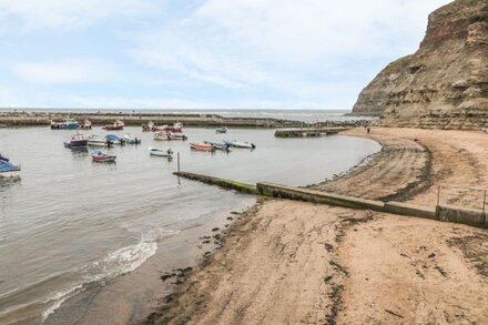 CLEVELYN, pet friendly, character holiday cottage in Staithes