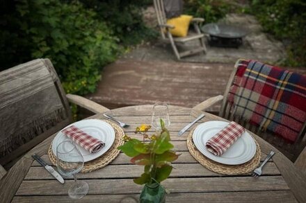 Romantic, cosy, historic 700 year old cottage with garden in the South Hams