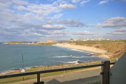 Waters Edge Holiday Apartment over looking Fistral Beach