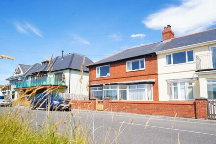 Pass the Keys | Spacious 4 bed house overlooking Borth Beach