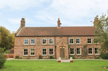 COPMANTHORPE HALL, family friendly, with hot tub in Copmanthorpe