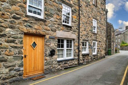 Hope House (Ty-Gobaith) - Beautitul Townhouse to sleep 6. Book today!