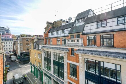 Compact 1BR Soho Apartment, nr. Tottenham Court Road Stn, by Blueground