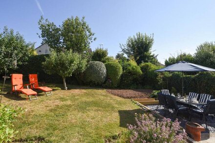 PENYLAN, family friendly, country holiday cottage in Seaton, Devon