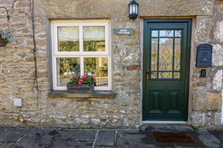 MOOR COTTAGE, pet friendly, with open fire in Kirkby Lonsdale