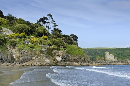 3 TOP VIEW COTTAGES, family friendly, with a garden in Salcombe