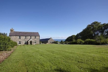 The Farmhouse -  a llyn peninsula that sleeps 7 guests  in 4 bedrooms