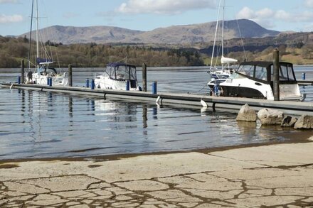 EASEDALE LODGE, pet friendly, with hot tub in Windermere