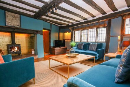 3 MASONS COURT, family friendly in Stratford-Upon-Avon