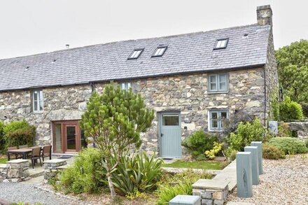 The Cottage -  a llyn peninsula that sleeps 4 guests  in 2 bedrooms