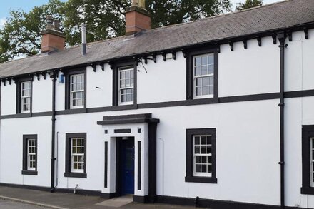 5 bedroom accommodation in Annan