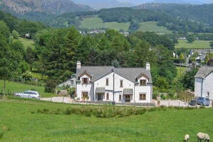 LOW DOW CRAG, romantic, character holiday cottage in Coniston