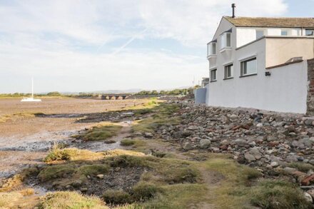 WATERSIDE, family friendly, with open fire in Ravenglass