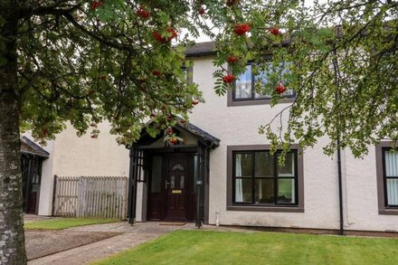 12 EAMONT PARK, pet friendly, with a garden in Penrith