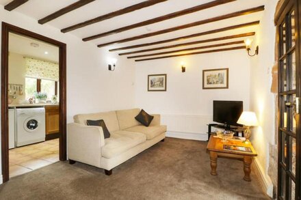 ROSEGARTH COTTAGE, romantic, character holiday cottage in Newby