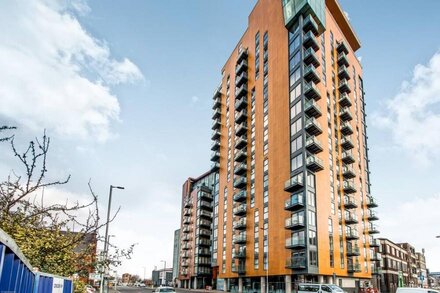 Two Bedroom Apartment In Skyline, Manchester M4