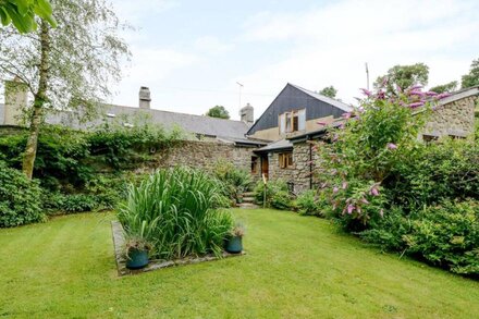 TRILBYS, romantic, country holiday cottage, with a garden in Chagford