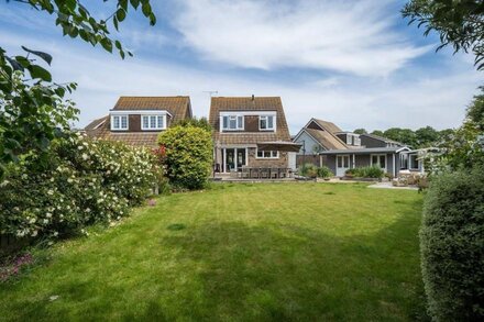 Homely, Elegant 3 bed property in the seaside village of Bembridge