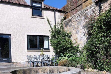 A beautiful recently renovated modern but homely cottage by St Andrews.