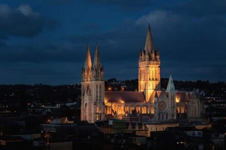 NEW! Luxury Apartment in Truro Centre With Cathedral Views!