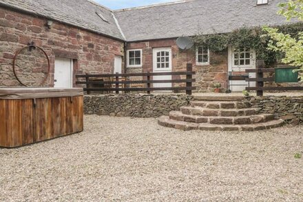 MILLTOWN HOUSE, pet friendly, character holiday cottage in Turriff