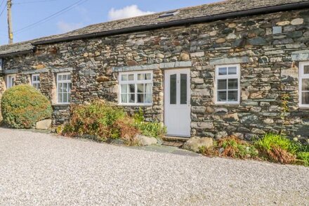 COTTAGE 2, pet friendly, with a garden in Braithwaite