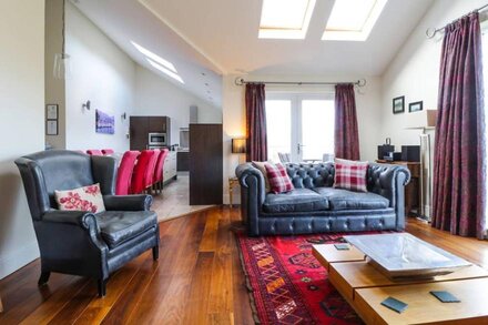 CLOUD END, family friendly, luxury holiday cottage in Keswick