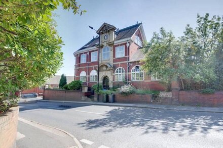 Carnegie Library Shakespeare Apartment 3 bed