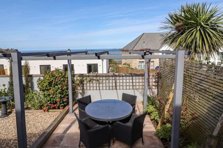 BLUE SEAS, family friendly, country holiday cottage in Carbis Bay