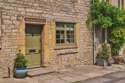 Coniston House-Cotswold Retreat with Hot Tub