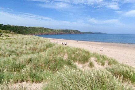 Detached Cottage In Pembrokeshire Coast National Park, one mile from beach