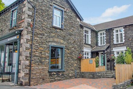 OLD VILLAGE HOUSE, pet friendly, with open fire in Windermere