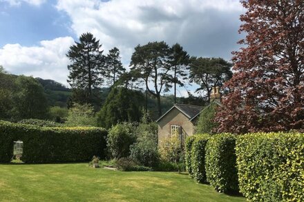 The Stone House, Dartmoor - A Stunning Country House - with Wood Fired Hot Tub!